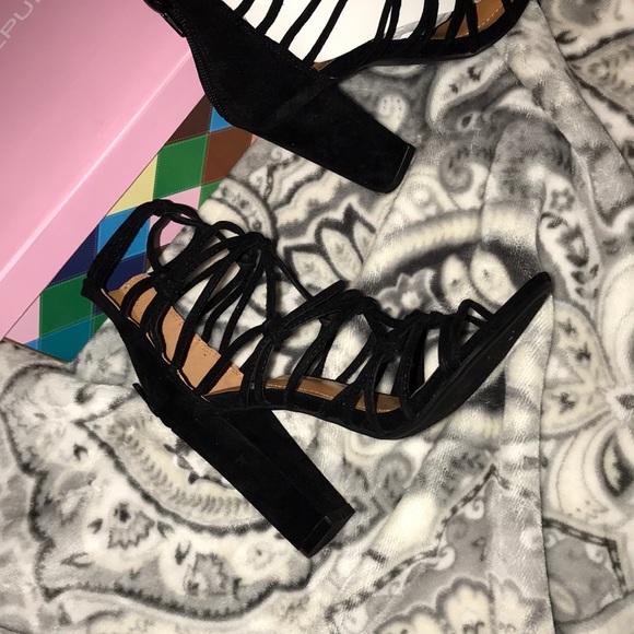 Black booties with straps, size 7.5 - Picture 2 of 3